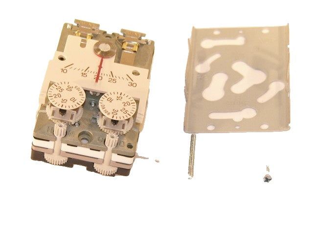 192-224 Siemens Room Thermostat D/N 7/30C DA/DA